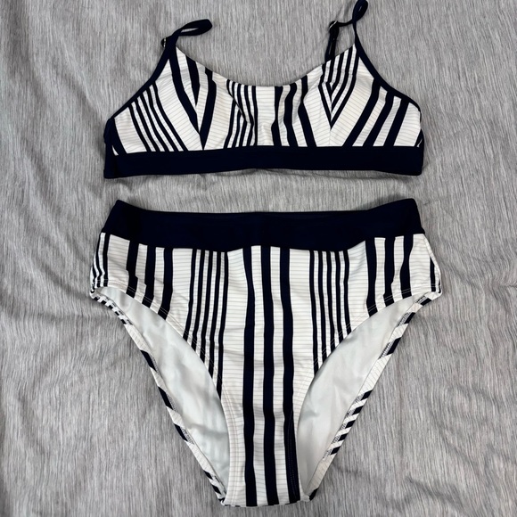 Striped swimsuit - Picture 6 of 13